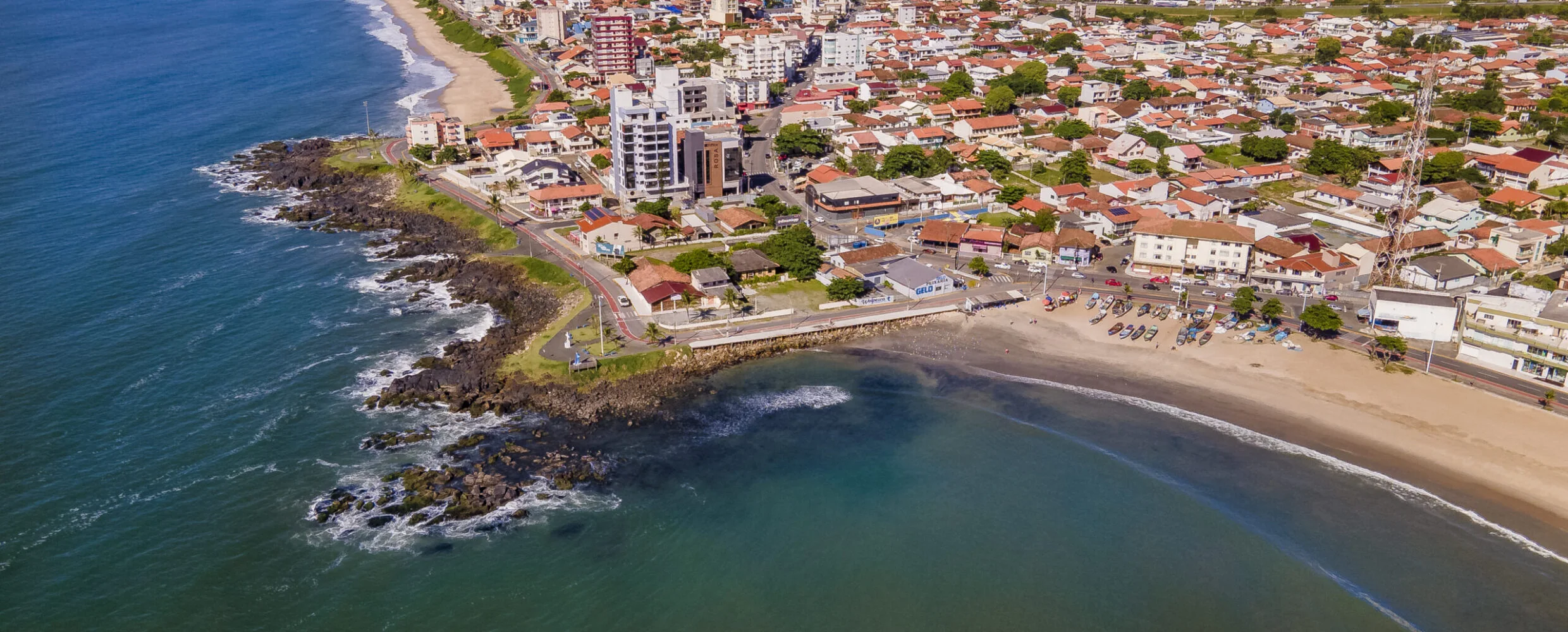 Costão de Barra Velha, encontro das pedras com o mar